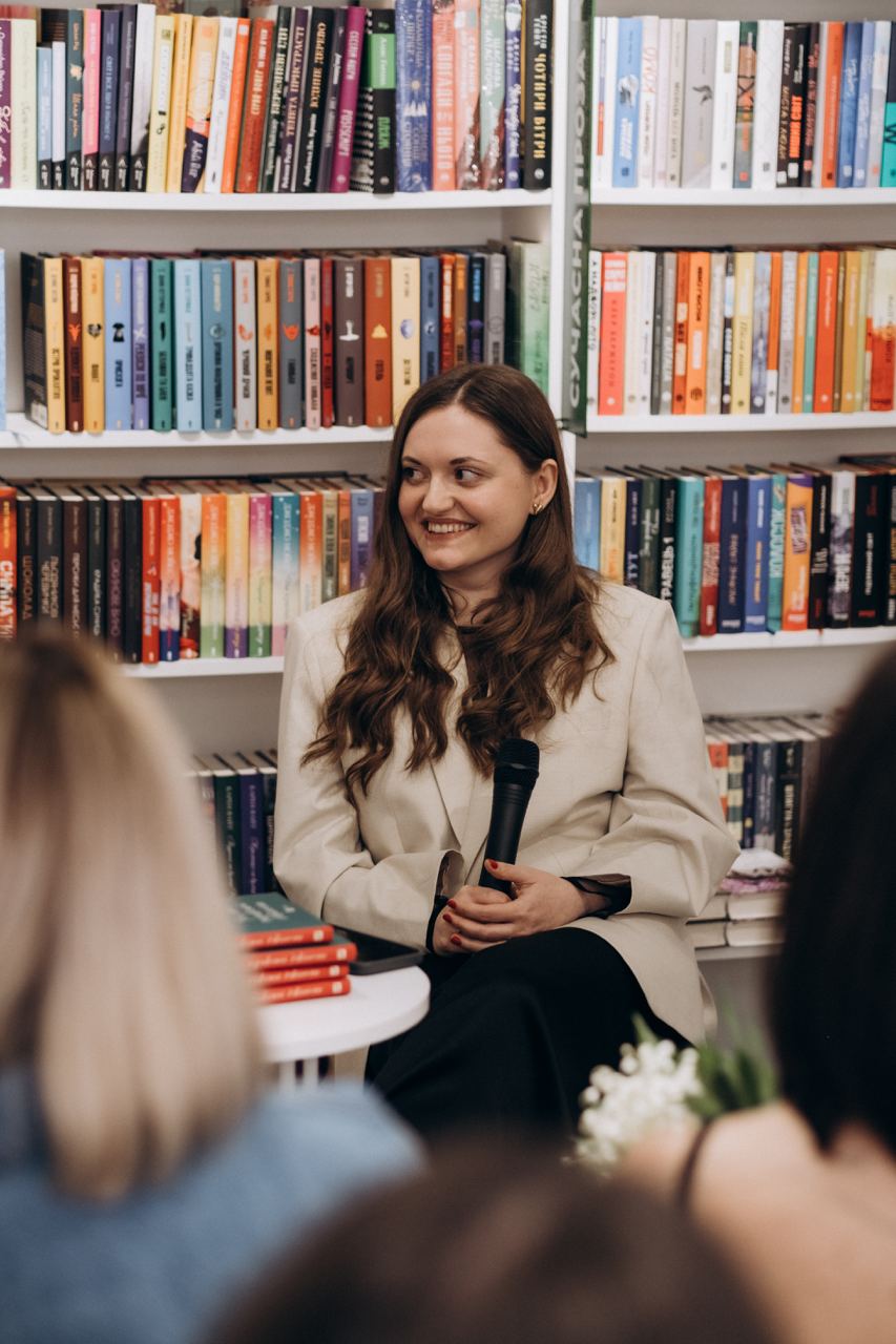 Сценаристка Євгенія Бабенко про літературний дебют: «Я б і сама хотіла мати таку книжку, коли закінчувала школу» 5 Сценаристка Євгенія Бабенко про літературний дебют: «Я б і сама хотіла мати таку книжку, коли закінчувала школу»