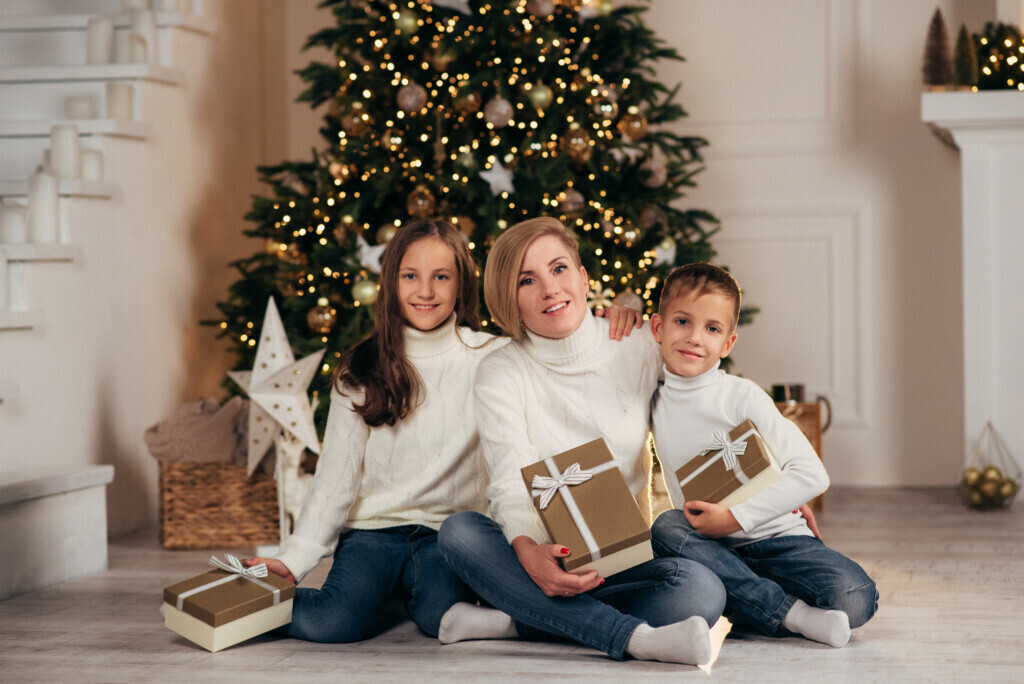 «Нащо мені тоді той статус. За кілька місяців я вже вдома буду!»: Українські мами, які поїхали за кордон