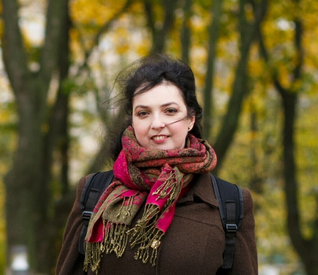 «Хочу гуляти й спати, не здригаючись від сирен»: історії жінок, що залишились у Києві