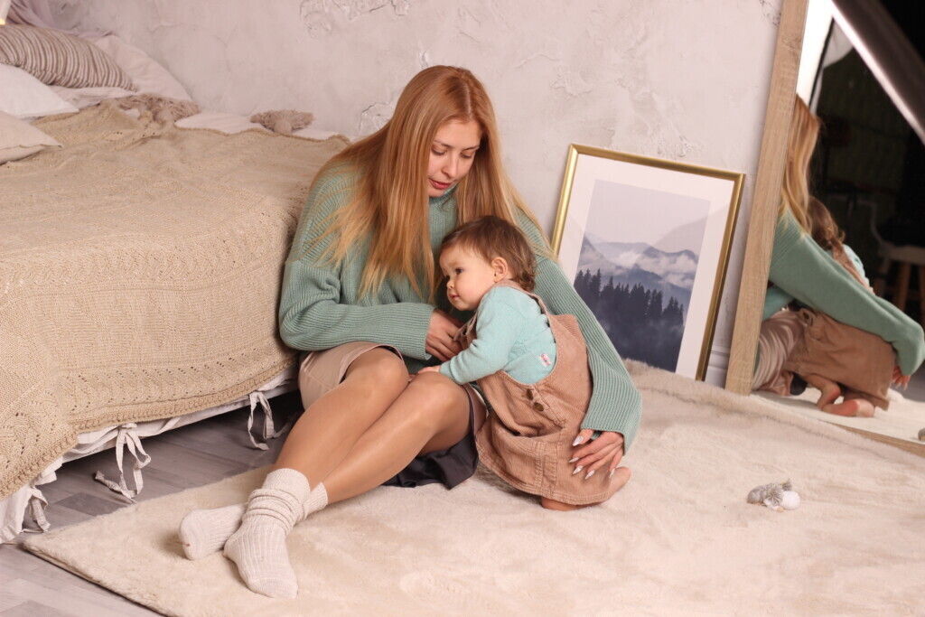 «Хочу гуляти й спати, не здригаючись від сирен»: історії жінок, що залишились у Києві