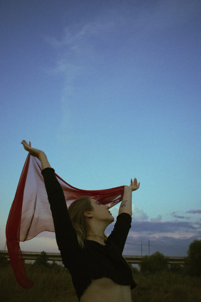 «Я хочу бути вільною». Історії жінок, які тікали з окупованого Півдня України