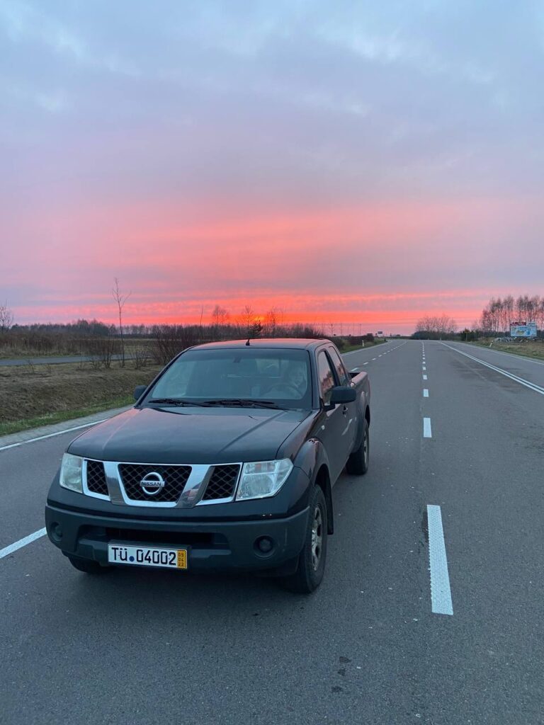 «Волонтерство — це не тільки альтруїзм, це більше егоїзм». Як Олена Гашинська привезла вже 14 пікапів для фронту