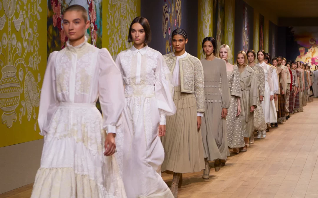Українська художниця Олеся Трофименко створила декорації для показу Dior