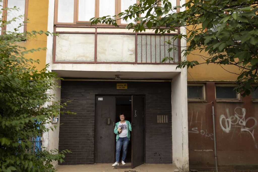 «Кожного дня, щойно я прокидаюся, беруся за телефон, дивлюся, що відбувається вдома в Дергачах». Історія Маргарити Попової з циклу «Внутрішня міграція»