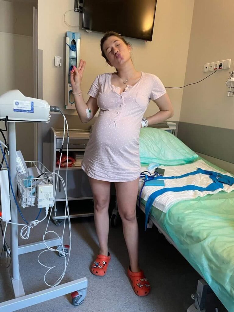 Я стала матір’ю під час війни: дві історії жінок, які народжували у бомбосховищі й за кордоном