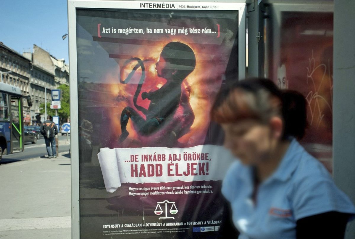 Угорщина посилила правила щодо абортів: Правило прослуховування серцебиття плода