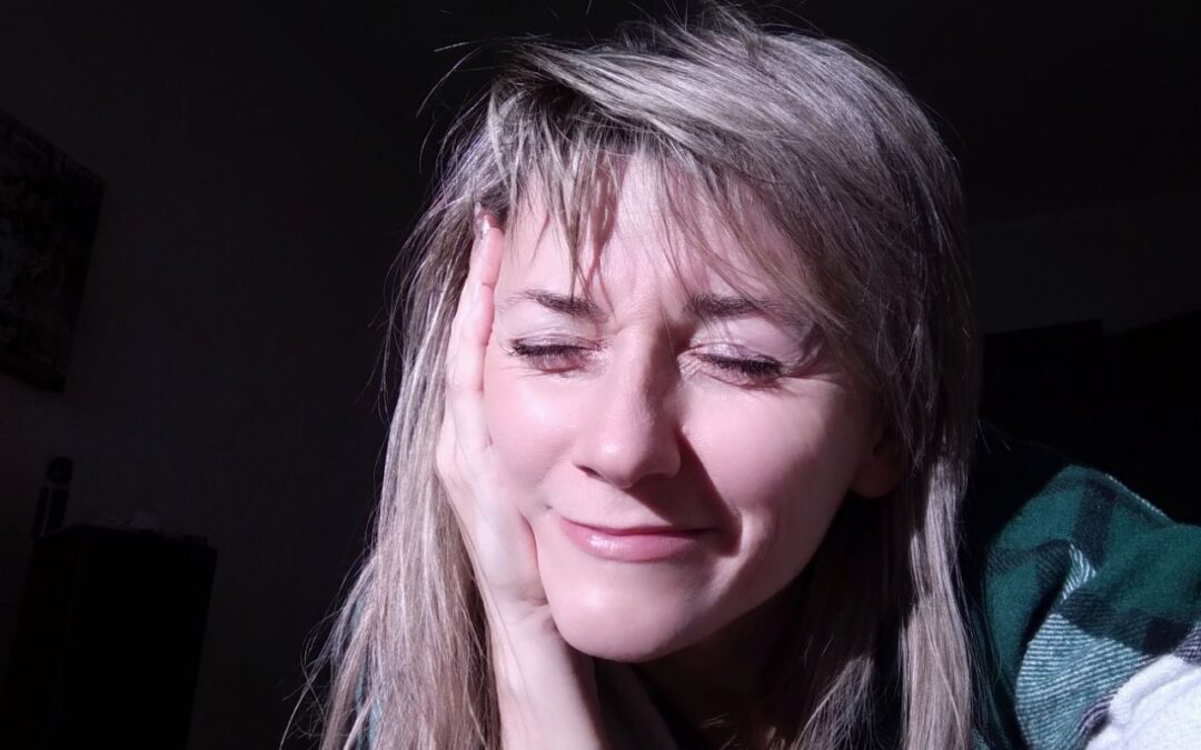 «Якщо зателефонувати будь-кому з евакуйованих, вони годинами можуть розказувати про цей день». Як Ольга Брайченко з Fight For Right евакуює людей з гарячих точок