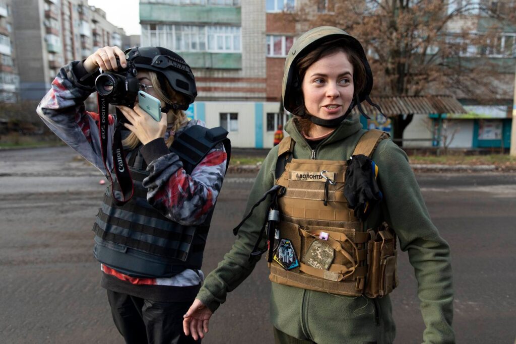 «Я знайшла своє місце у цій війні»: Історії трьох волонтерок про любов, милосердя й прийняття