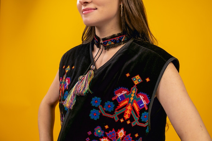 Львівська студія вишивки Hoyra оголосила збір на Kickstarter для запуску колекції унісекс-жилетів та аксесуарів