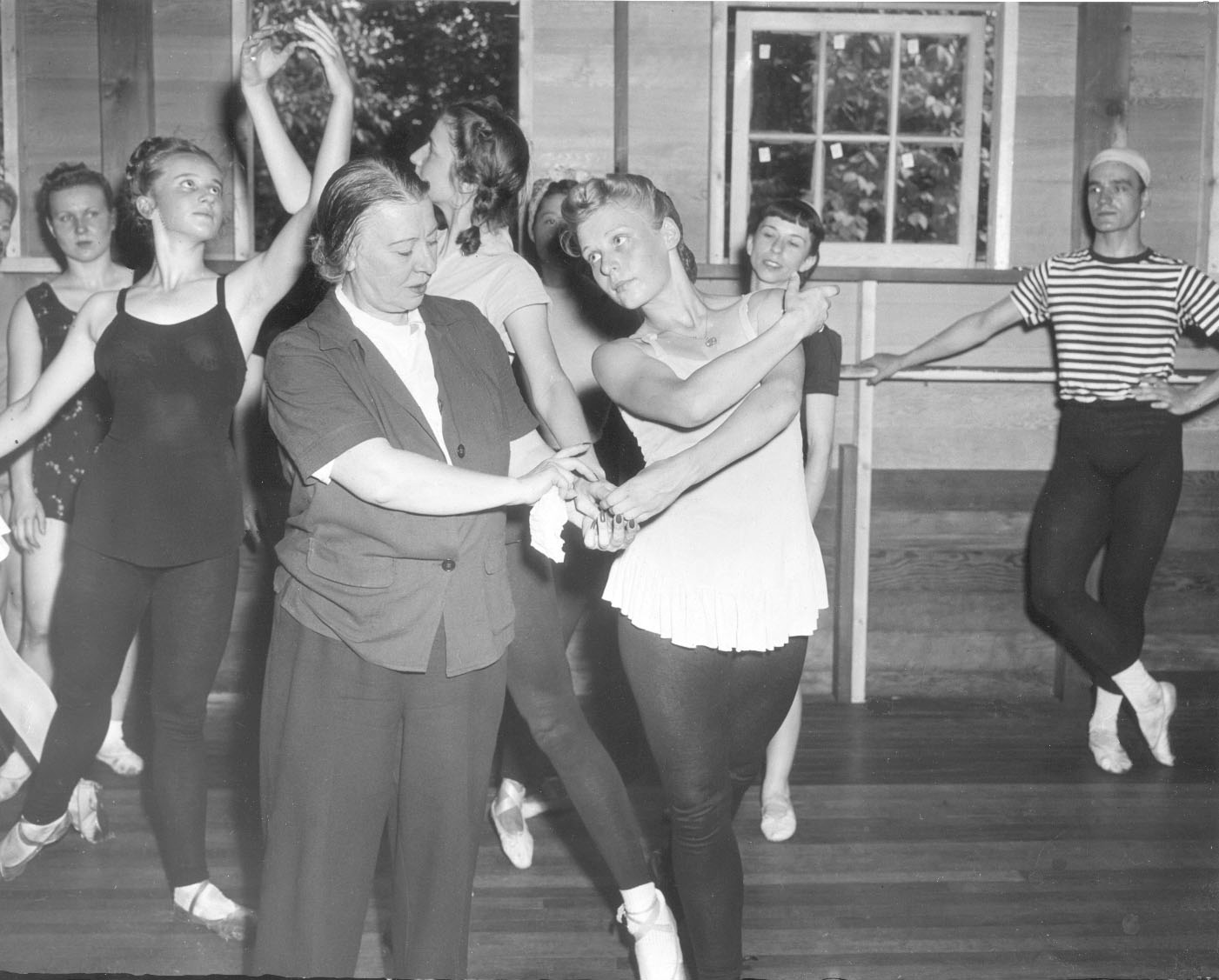 Українки в балеті, еміграції, забутті