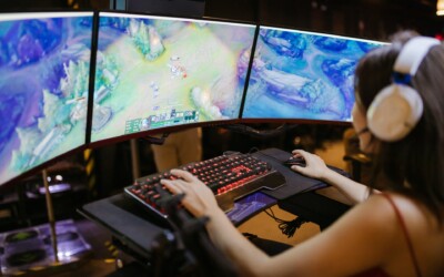 Жінки масово стикаються з насильством на ігрових платформах, а кожна десята геймерка думала про суїцид — дослідження