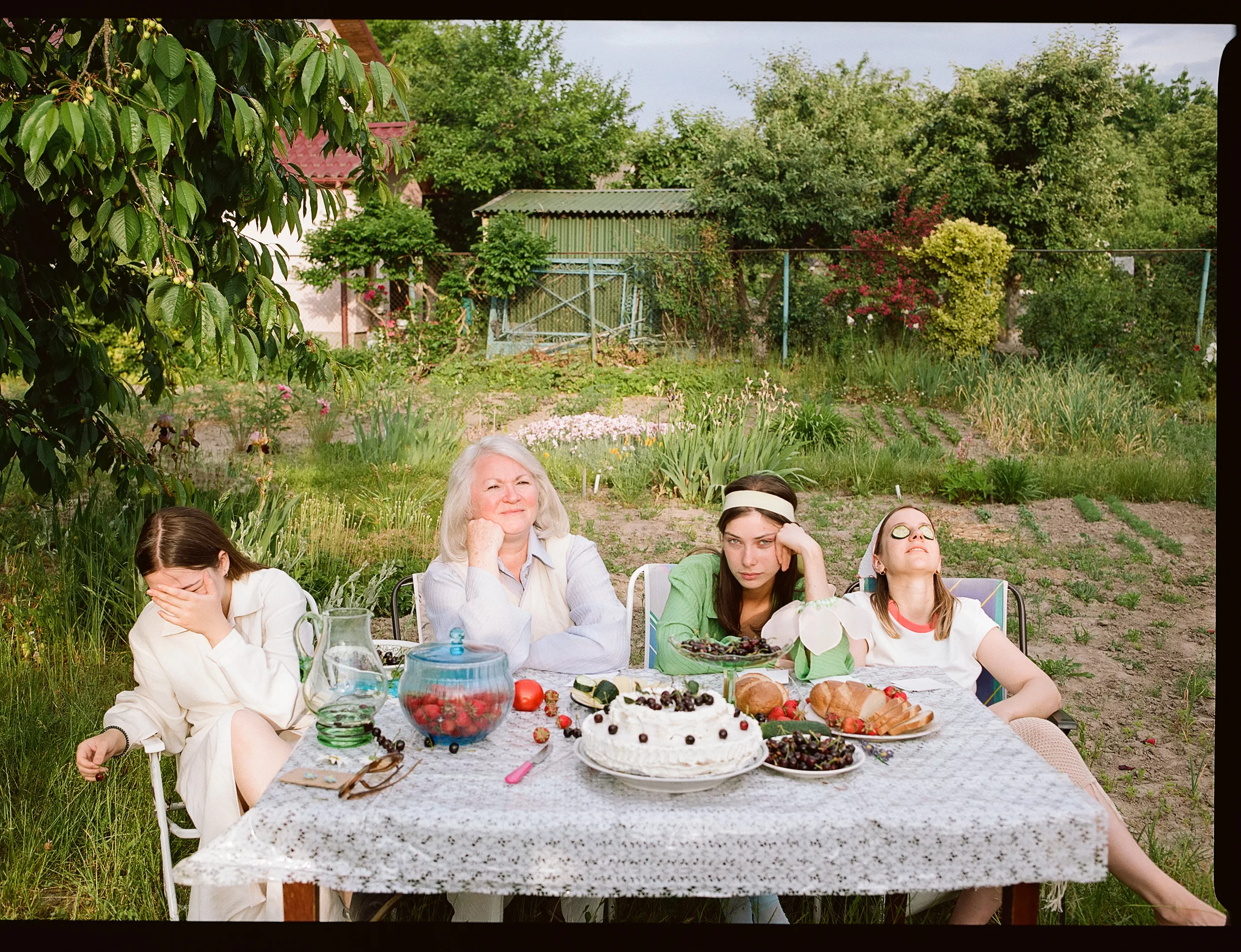 Український бренд жіночого одягу SHYPELYK представив літню колекцію одягу, знявши кампейн на дачі