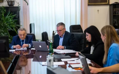 Очільник Львівського медуніверситету під час розподілу на інтернатуру «жартував» із майбутніх хірургинь: «Жінка, а хоче різати»