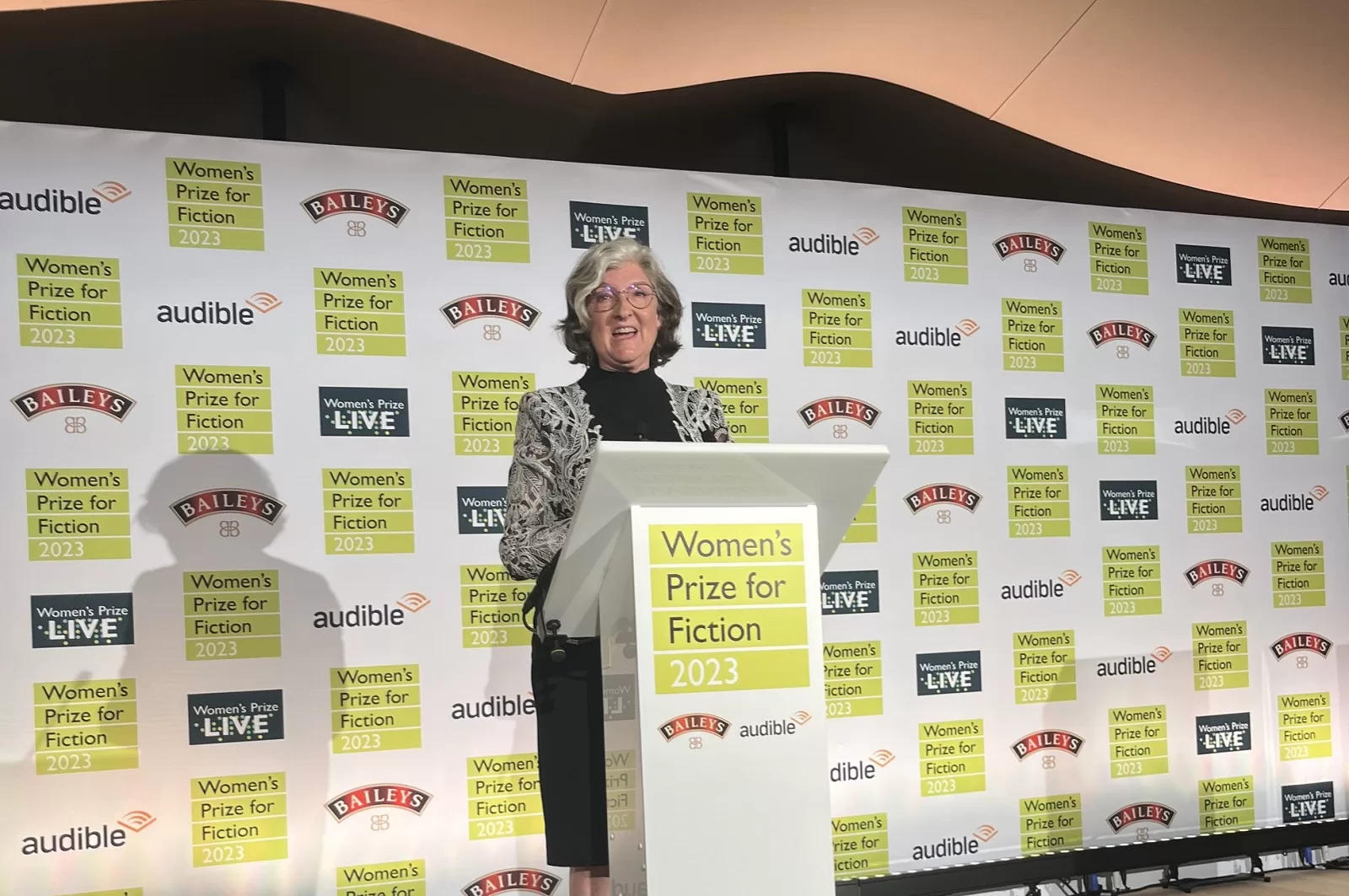 Письменниця Барбара Кінгсолвер стала першою жінкою, яка двічі отримала Жіночу літературну премію