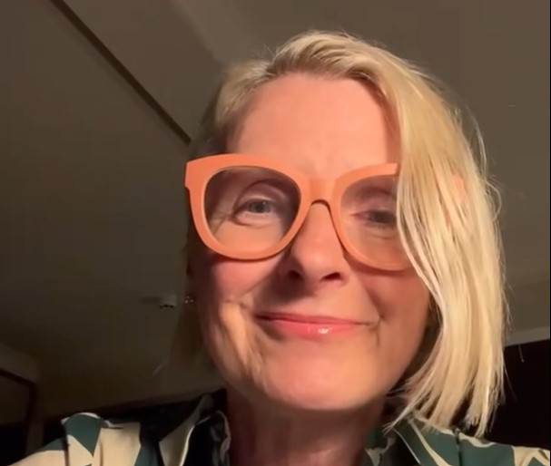 Американська письменниця Елізабет Ґілберт відклала вихід книжки про Сибір через реакцію українців. У PEN America назвали це «помилкою»