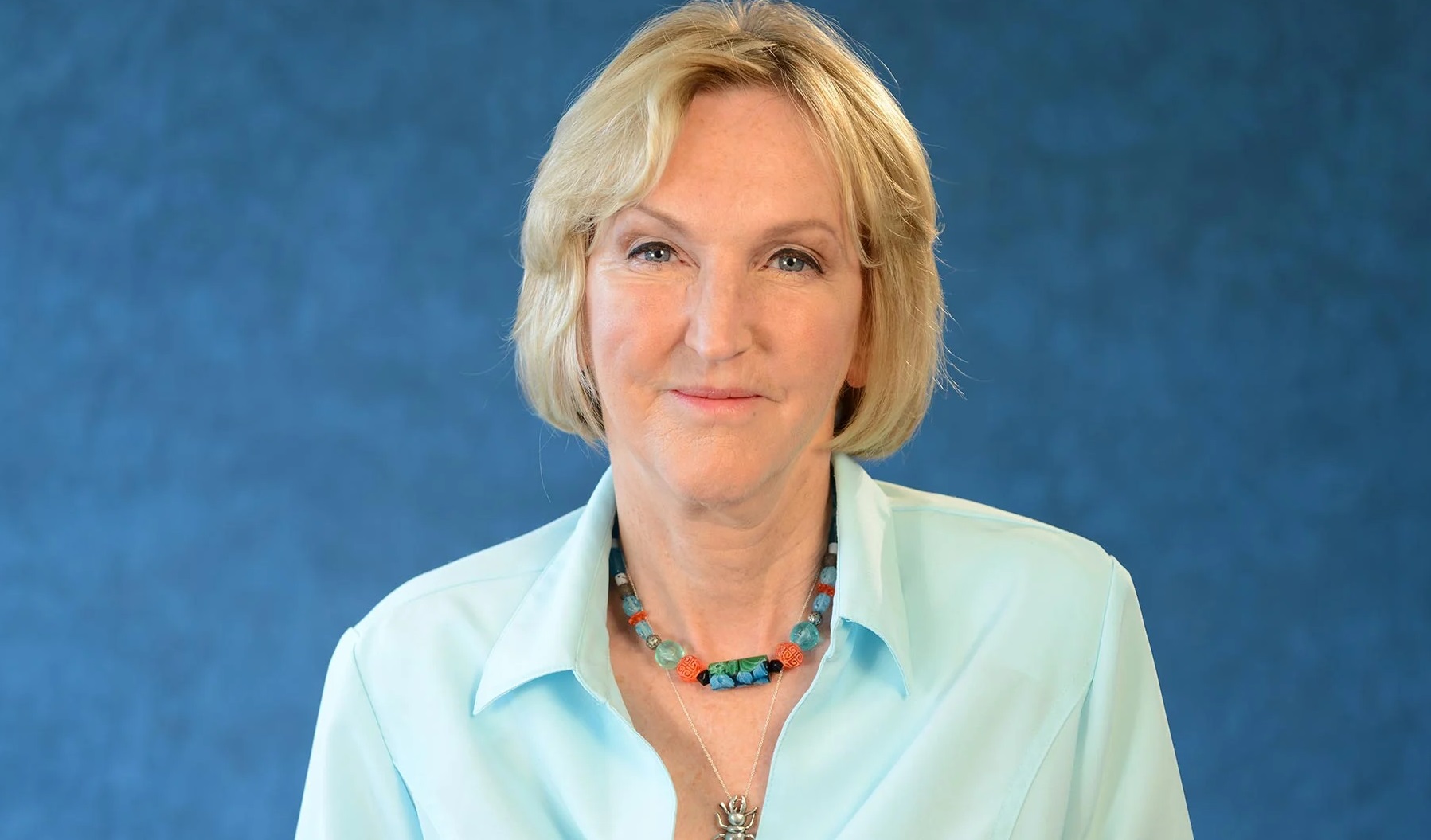 Очільниця зоозахисної організації PETA заповіла свої частини тіла, щоб допомагати тваринам і після смерті: шкіру отримає бренд Hermès, а ногу — The North Face