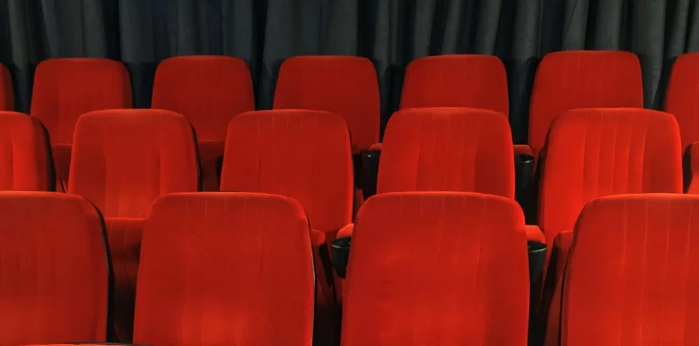 Кінотеатри «Жовтень» та KINO42 повідомили про погрози підпалом через ЛГБТКІА+ фестиваль Sunny Bunny