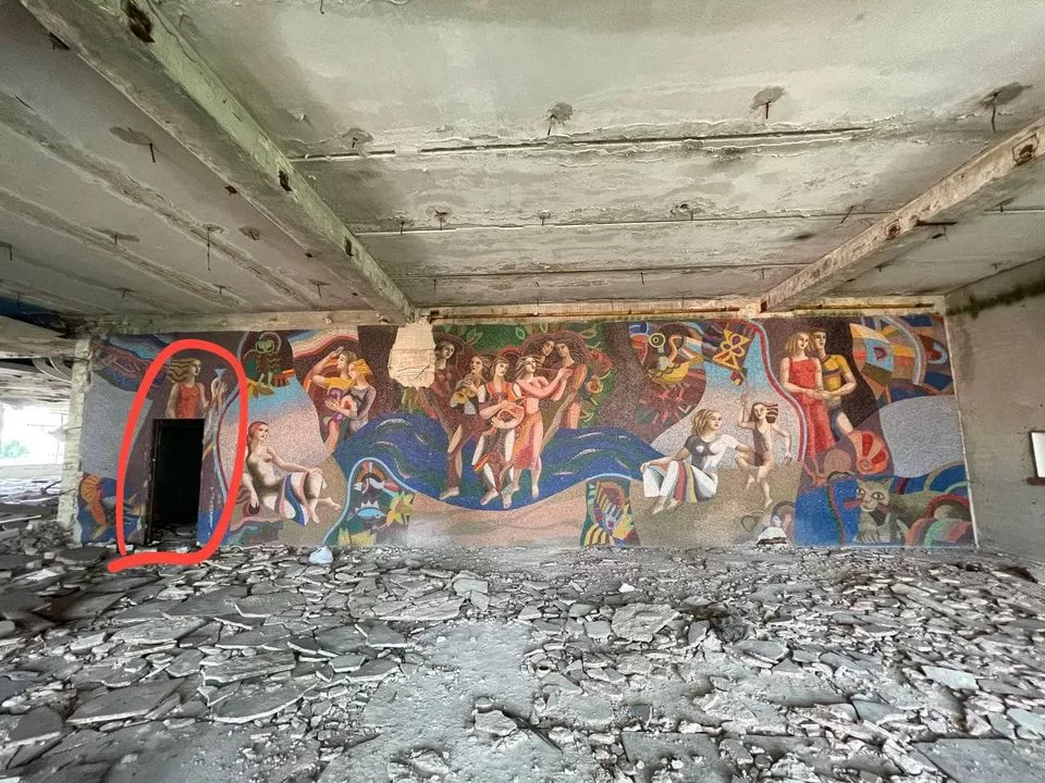 У Києві на покинутому заводі «Електронмаш» під загрозою знищення перебуває унікальна мозаїка учениці Яблонської