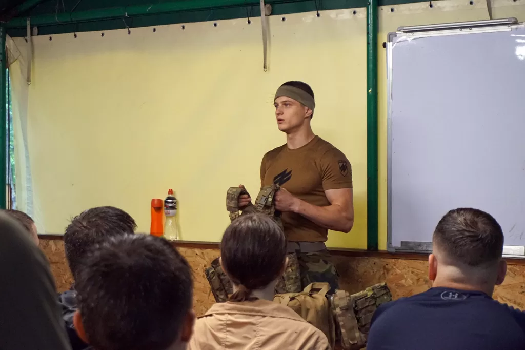 «Заявки від жінок надходять регулярно». Як відбувся вишкіл від полку «Азов» для цивільних