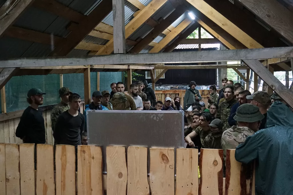 «Заявки від жінок надходять регулярно». Як відбувся вишкіл від полку «Азов» для цивільних