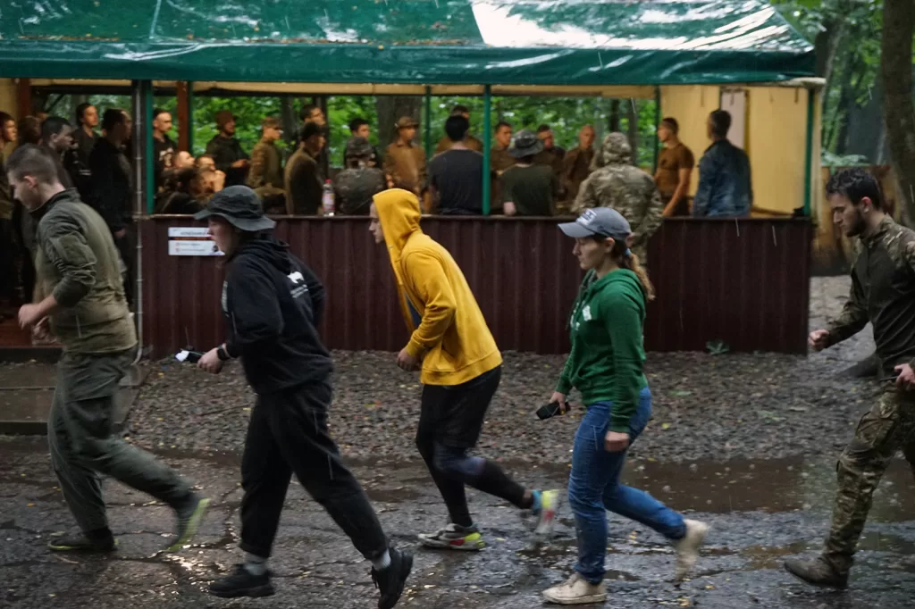 «Заявки від жінок надходять регулярно». Як відбувся вишкіл від полку «Азов» для цивільних