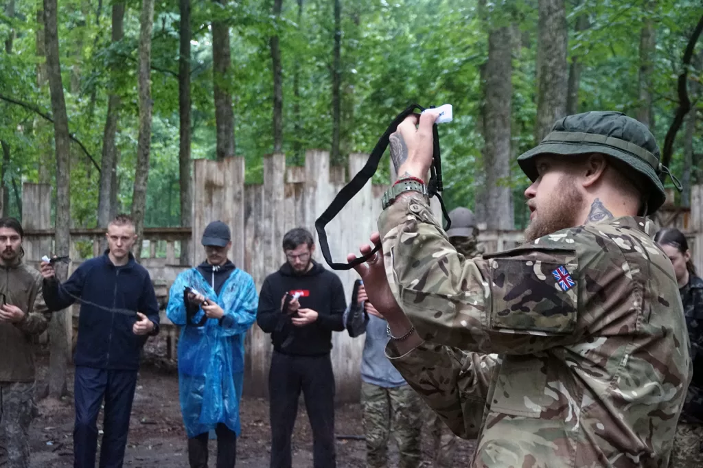 «Заявки від жінок надходять регулярно». Як відбувся вишкіл від полку «Азов» для цивільних