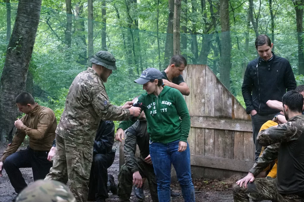 «Заявки від жінок надходять регулярно». Як відбувся вишкіл від полку «Азов» для цивільних