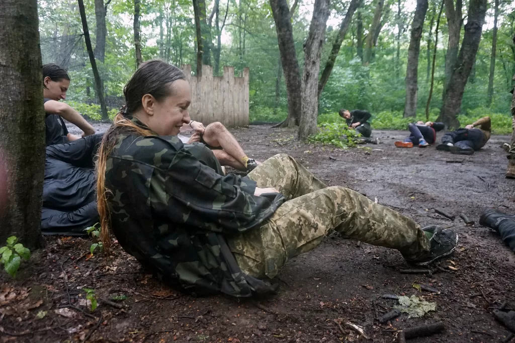 «Заявки від жінок надходять регулярно». Як відбувся вишкіл від полку «Азов» для цивільних