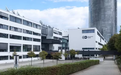 Deutsche Welle звільнила співробітницю з України під час декретної відпустки. Оновлено