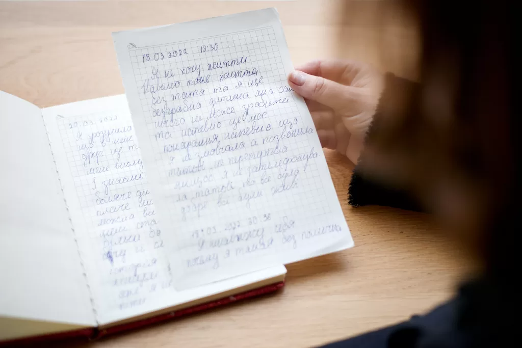 В Амстердамі відкриють документальну виставку «Щоденники війни: непочуті голоси українських дітей»