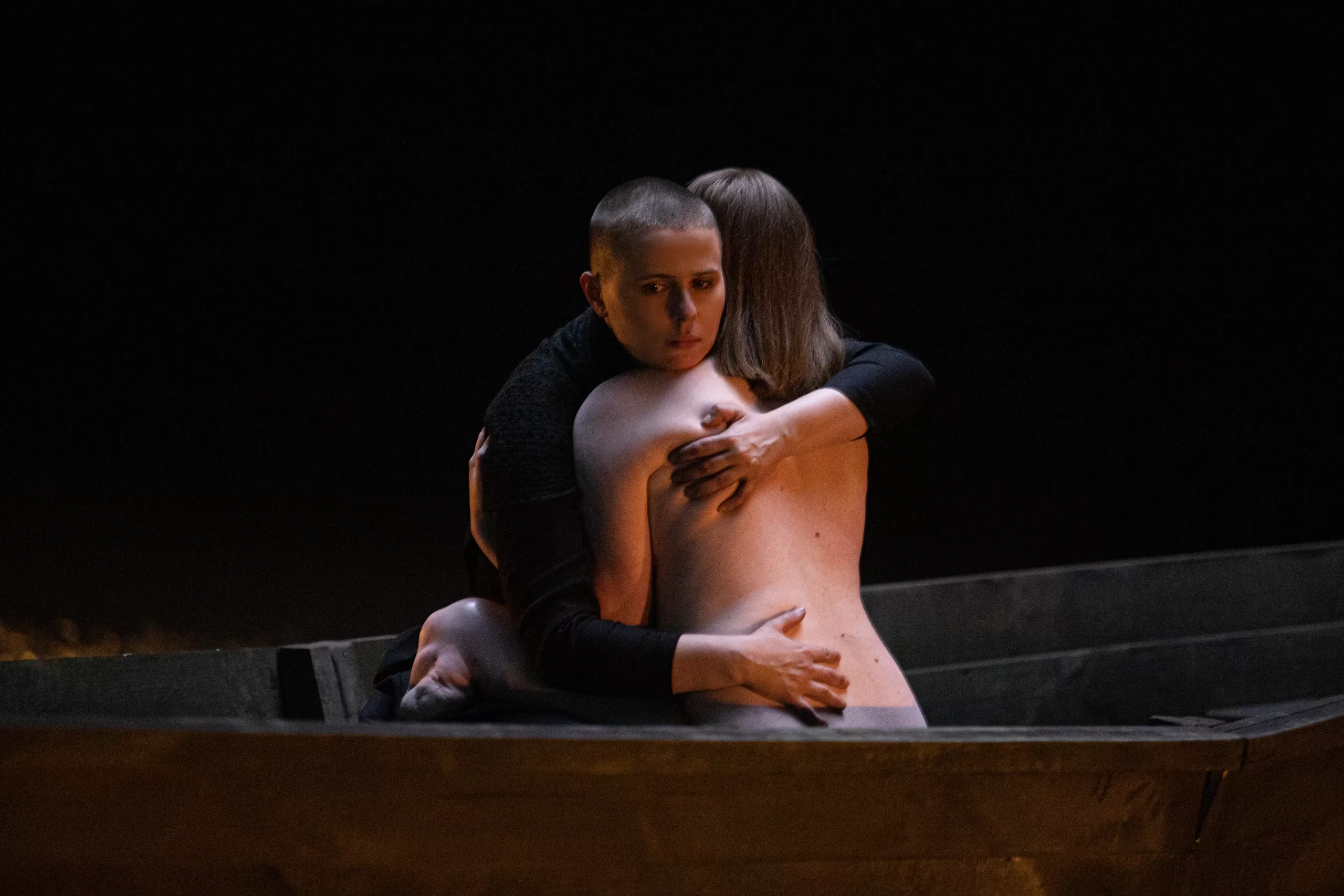 Українська співачка СТАСІК вперше за два роки випустила кліп «Герої вмирають», присвятивши його загиблим на війні