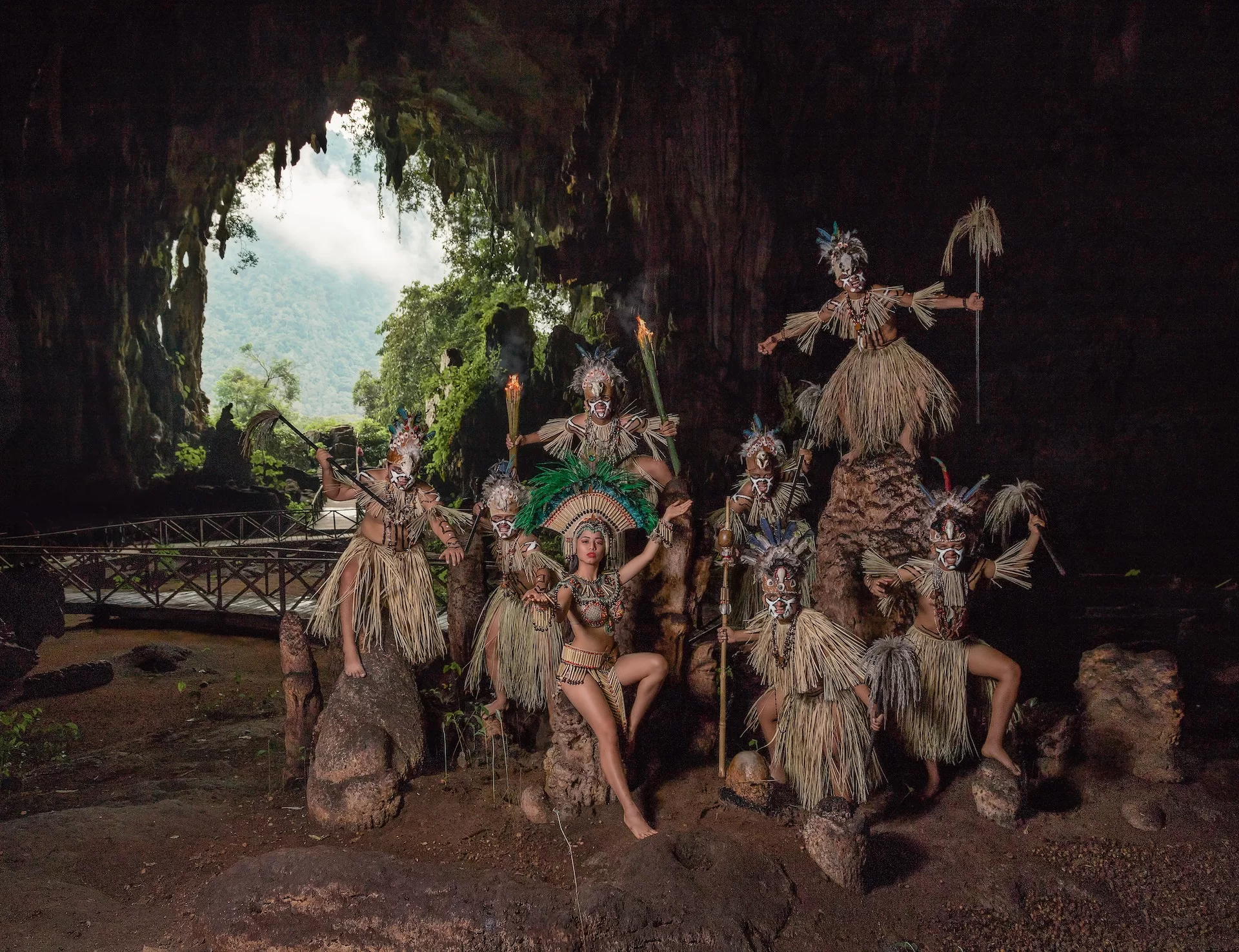 Вчені спростували міф про мисливців-чоловіків: жінки полювали у більшості первісних громад і племен у всьому світі