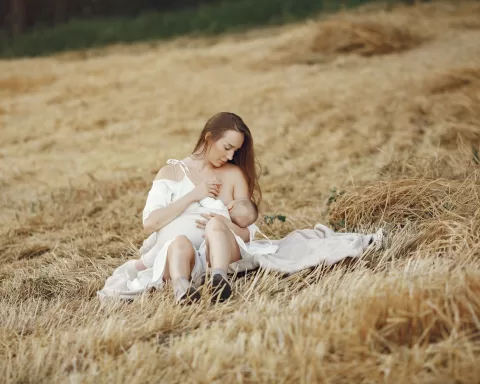 Грудне вигодовування: Що потрібно знати, як готуватися та на які міфи не зважати