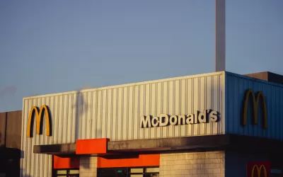 «Токсичне робоче середовище». Працівниці McDonald’s у Британії масово скаржаться на сексуальне насильство, домагання і расизм