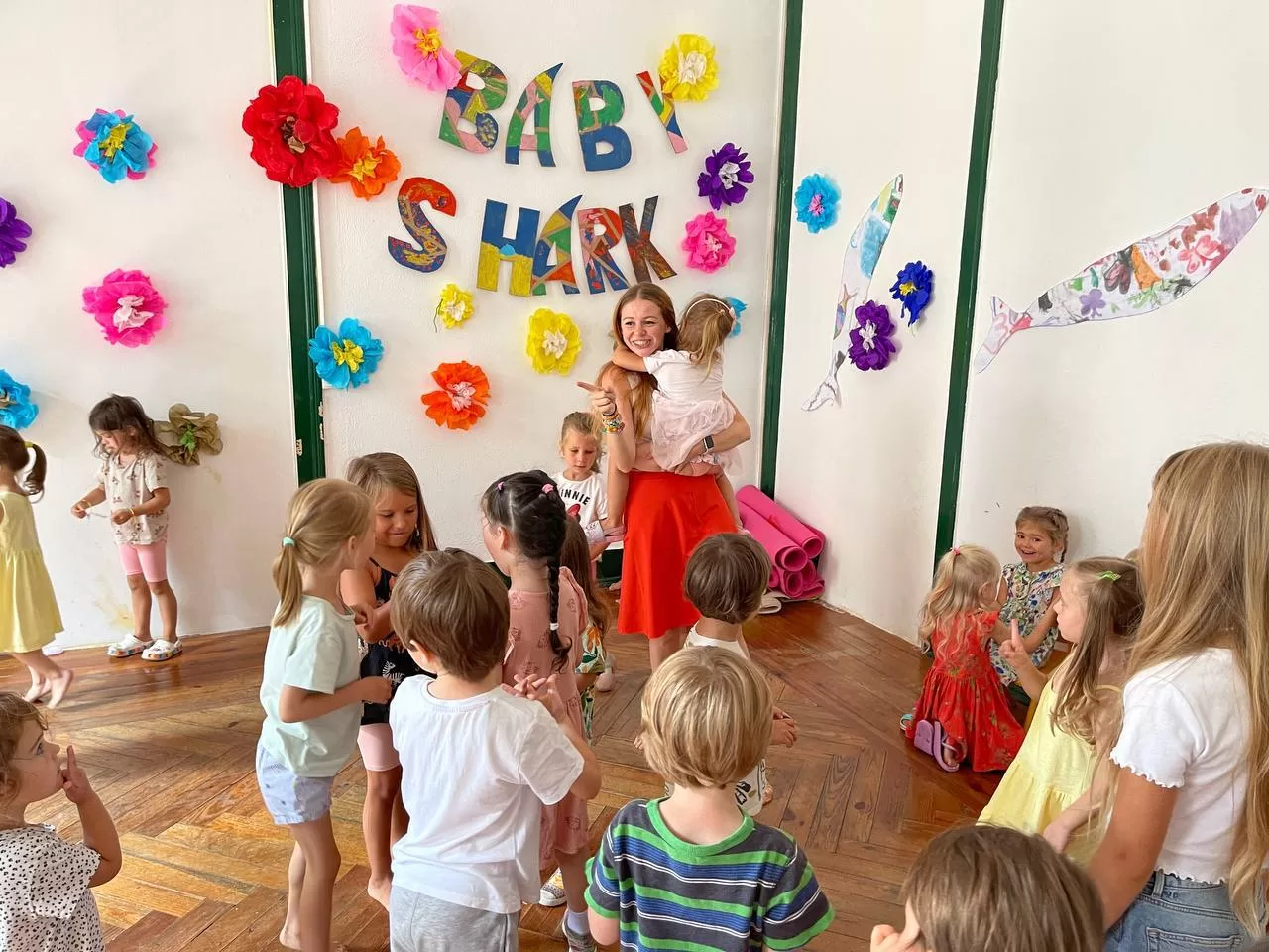 «Це мій дім, і я можу сюди запросити». Як українки відкрили та закрили дитячий садочок у Лісабоні 