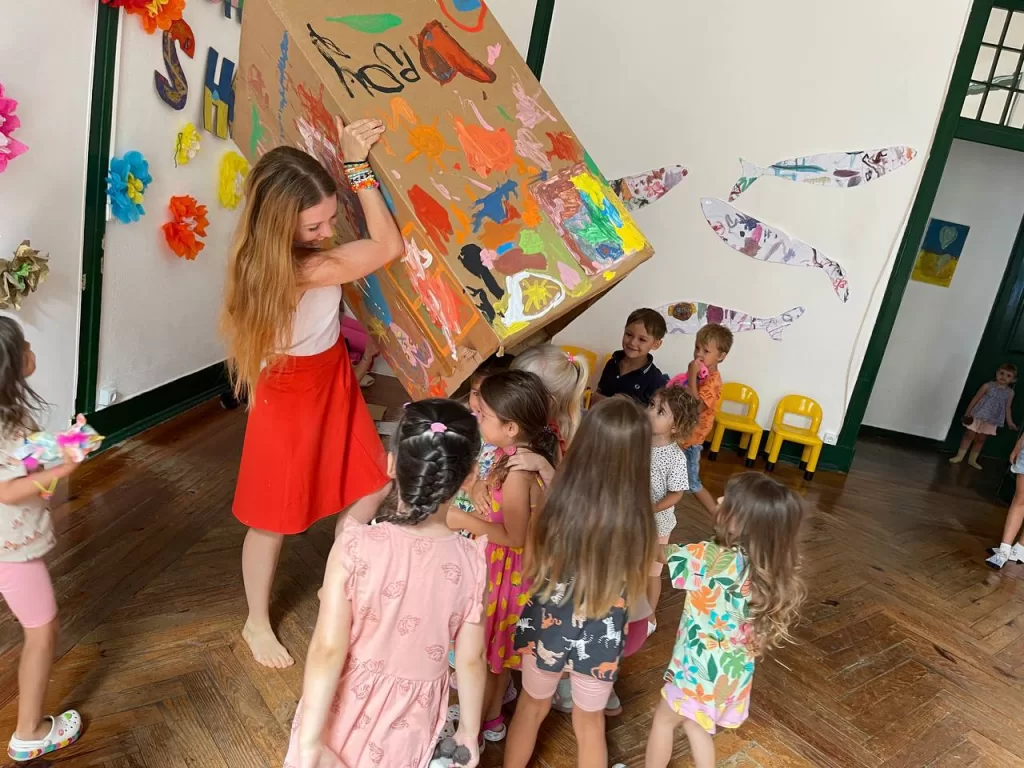 «Це мій дім, і я можу сюди запросити». Як українки відкрили та закрили дитячий садочок у Лісабоні 