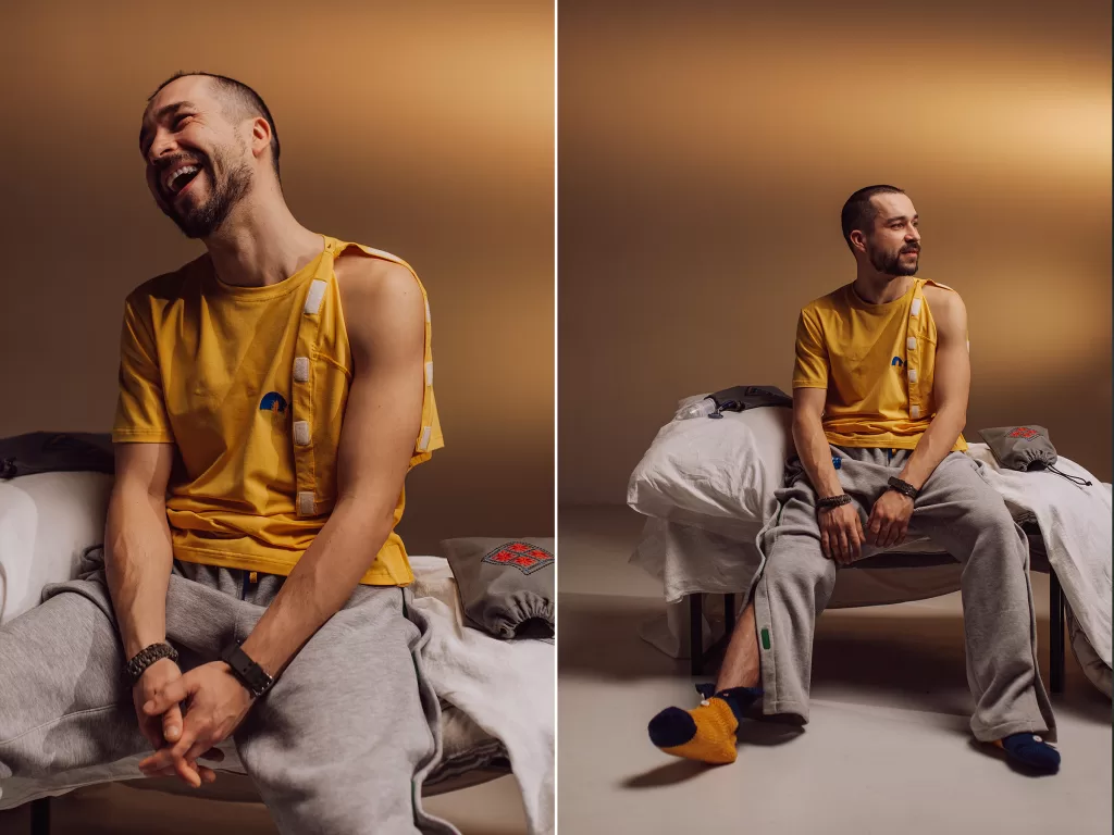 Адаптивний одяг, «кісточки» та «бублики»: Як волонтерки зі «Швейної роти» допомагають військовим та шпиталям