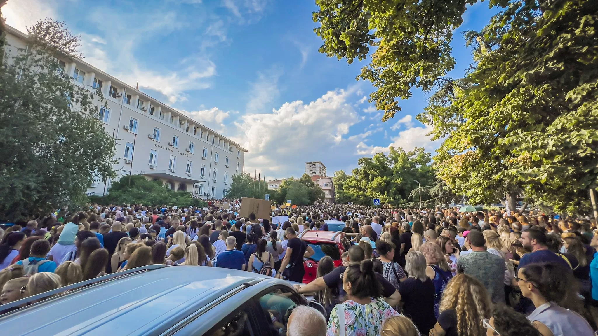 У Болгарії тисячі людей вийшли на акції протесту проти насильства через знущання з 18-річної дівчини