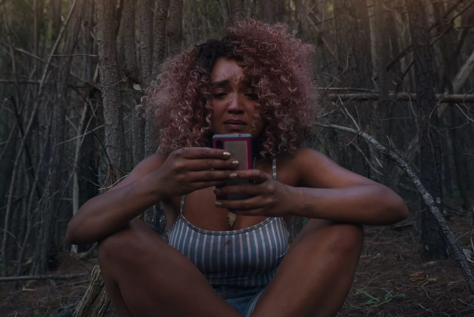 В Україні покажуть австралійський сатиричний горор «Слабачка» про наслідки дитячого булінгу та одержимість соцмережами