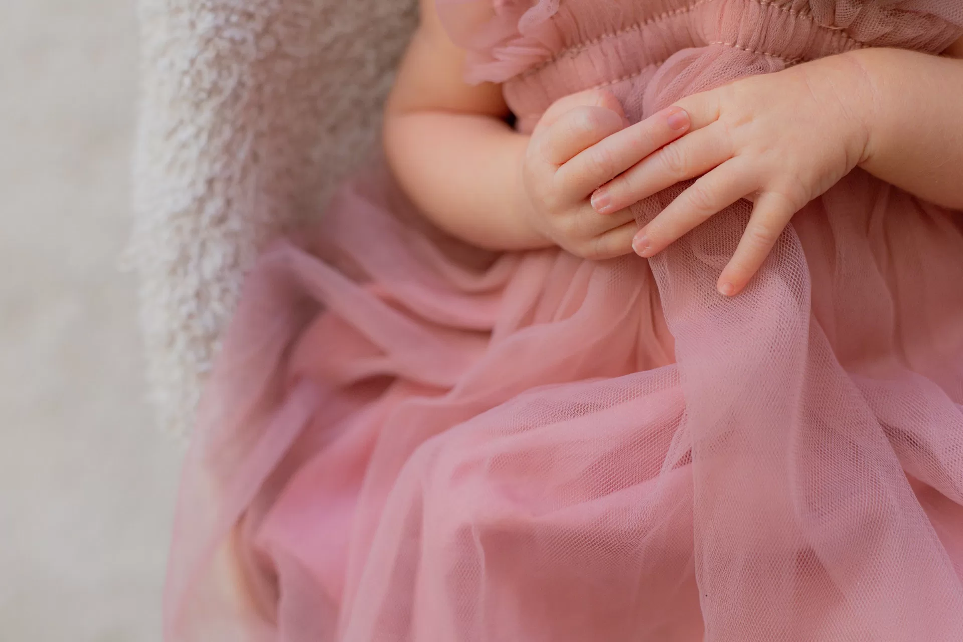 В Україні викрили схему торгівлі немовлятами під виглядом сурогатного материнства: організаторами виявилися власники приватних клінік