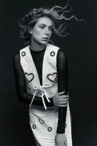 Бренд EmbroideredGem і фольклористка Ярина Сізик випустили спільну колекцію одягу «Спогади» із вишивкою Сумщини