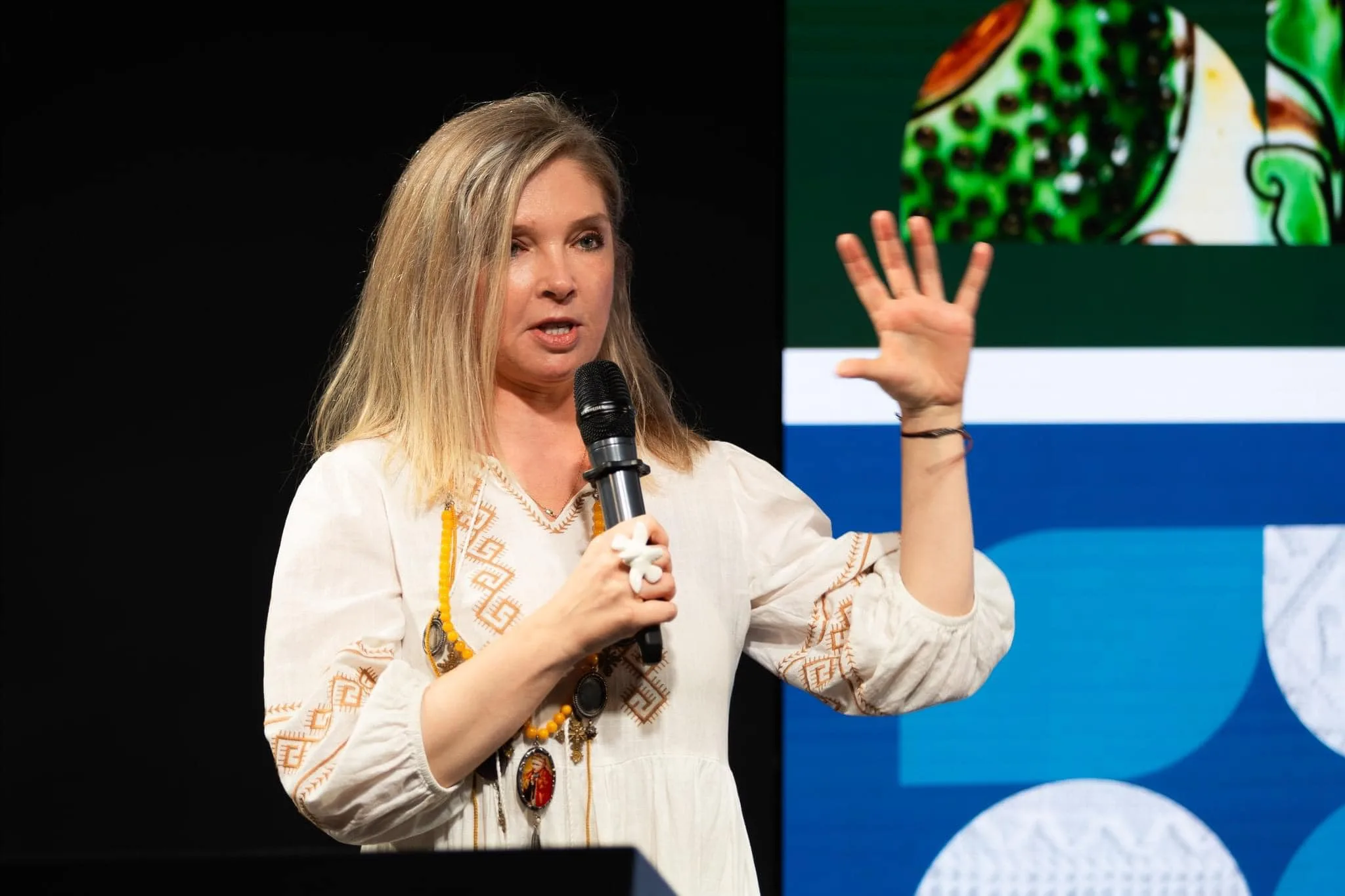 В Україні запустили промокампанію про давні українські ремесла, режисеркою відео стала Ольга Навроцька