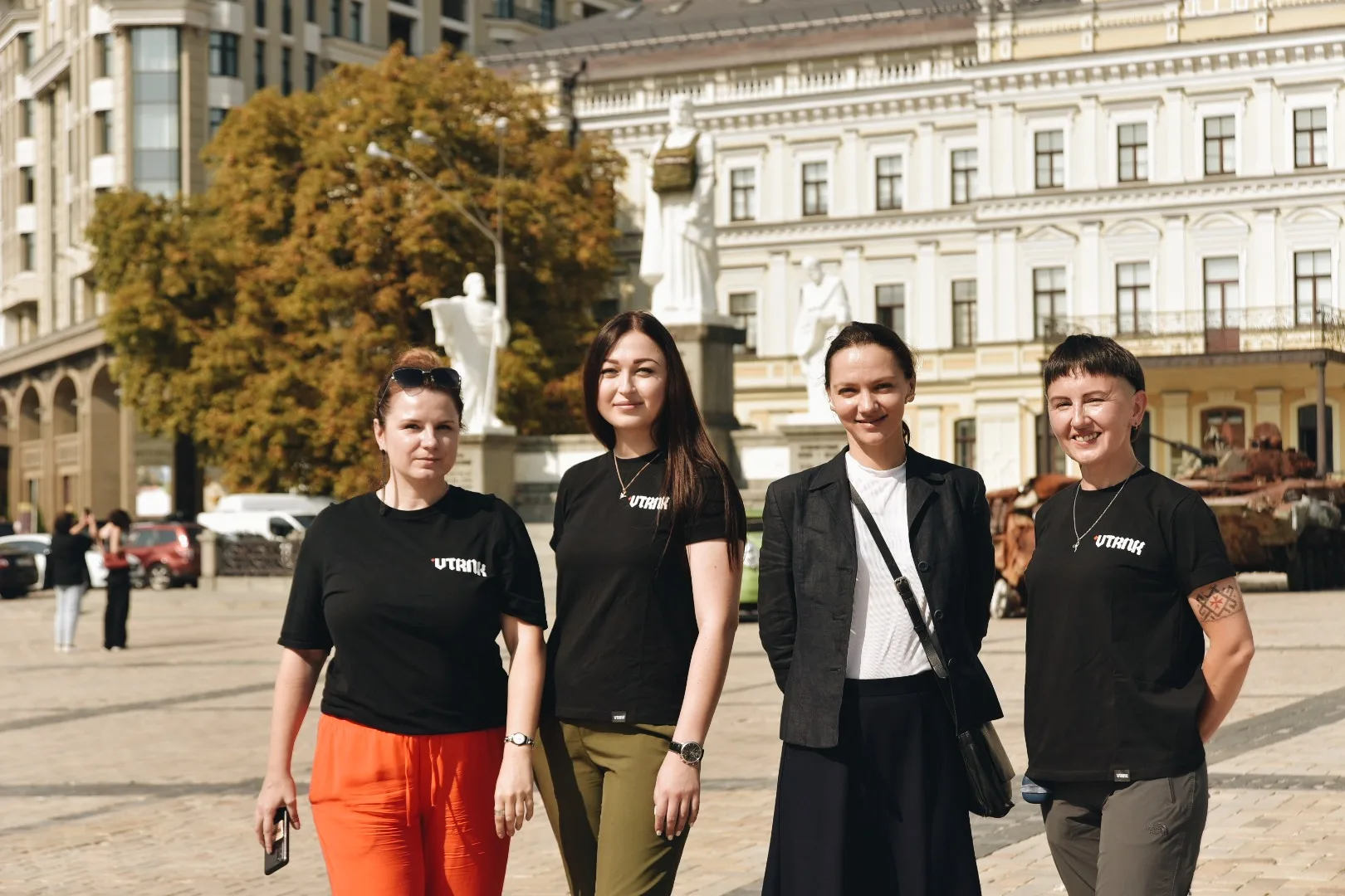 Рух Veteranka оголосив маніфест із вимогою до Міноборони забезпечити військовиць на фронті жіночими бронежилетами і формою