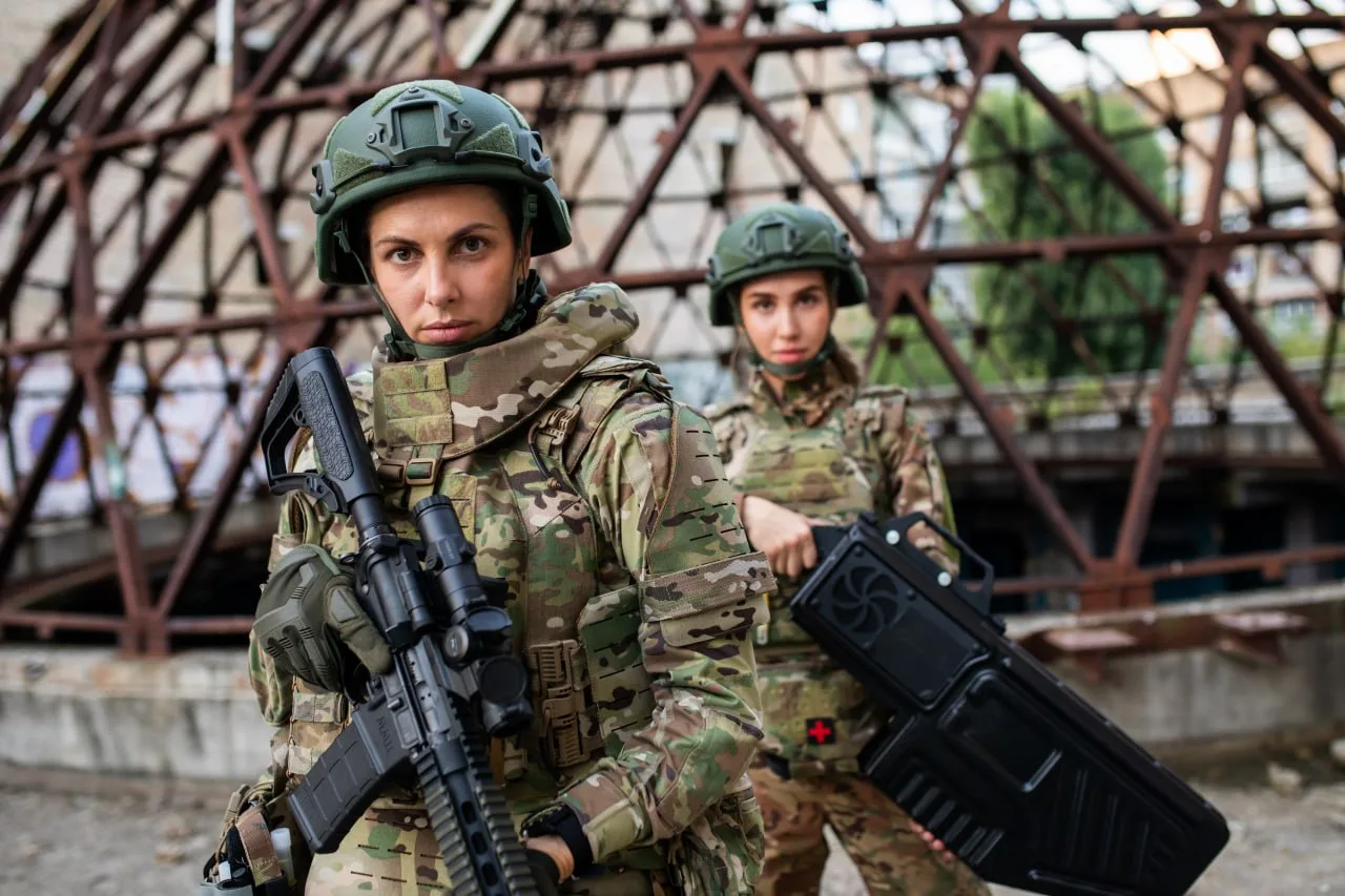 Учасниці руху VETERANKA протестували перший анатомічний жіночий бронекостюм українського виробництва