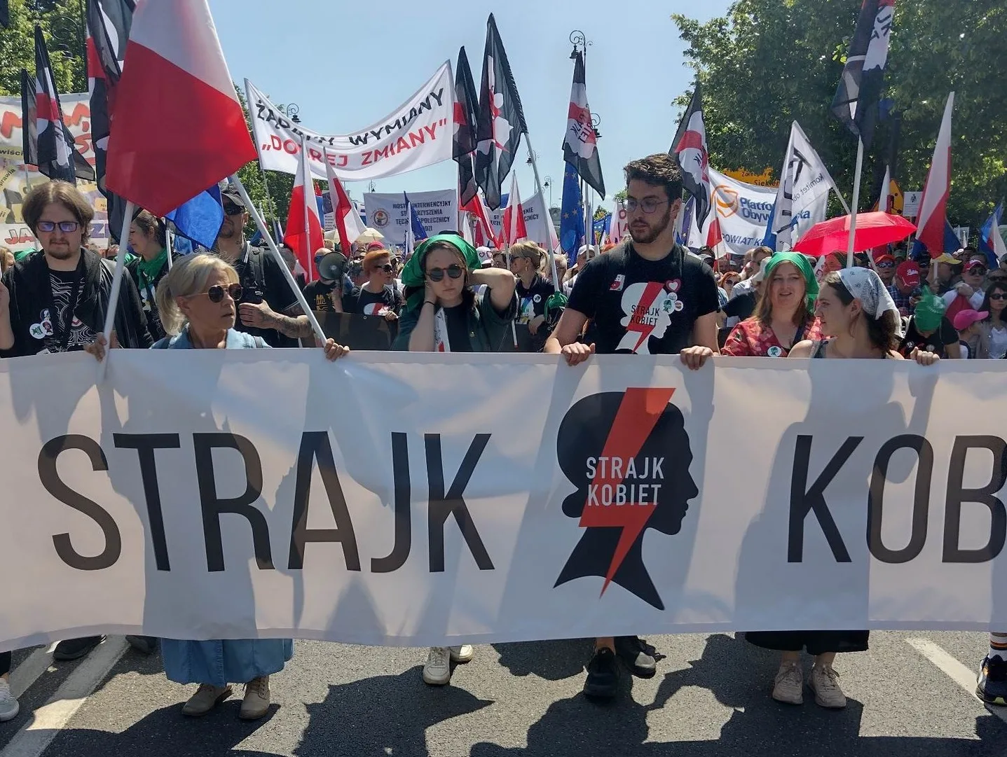 Польща готується до виборів: жіночий рух запустив кампанію на підтримку кандидатів, які виступають за легалізацію абортів