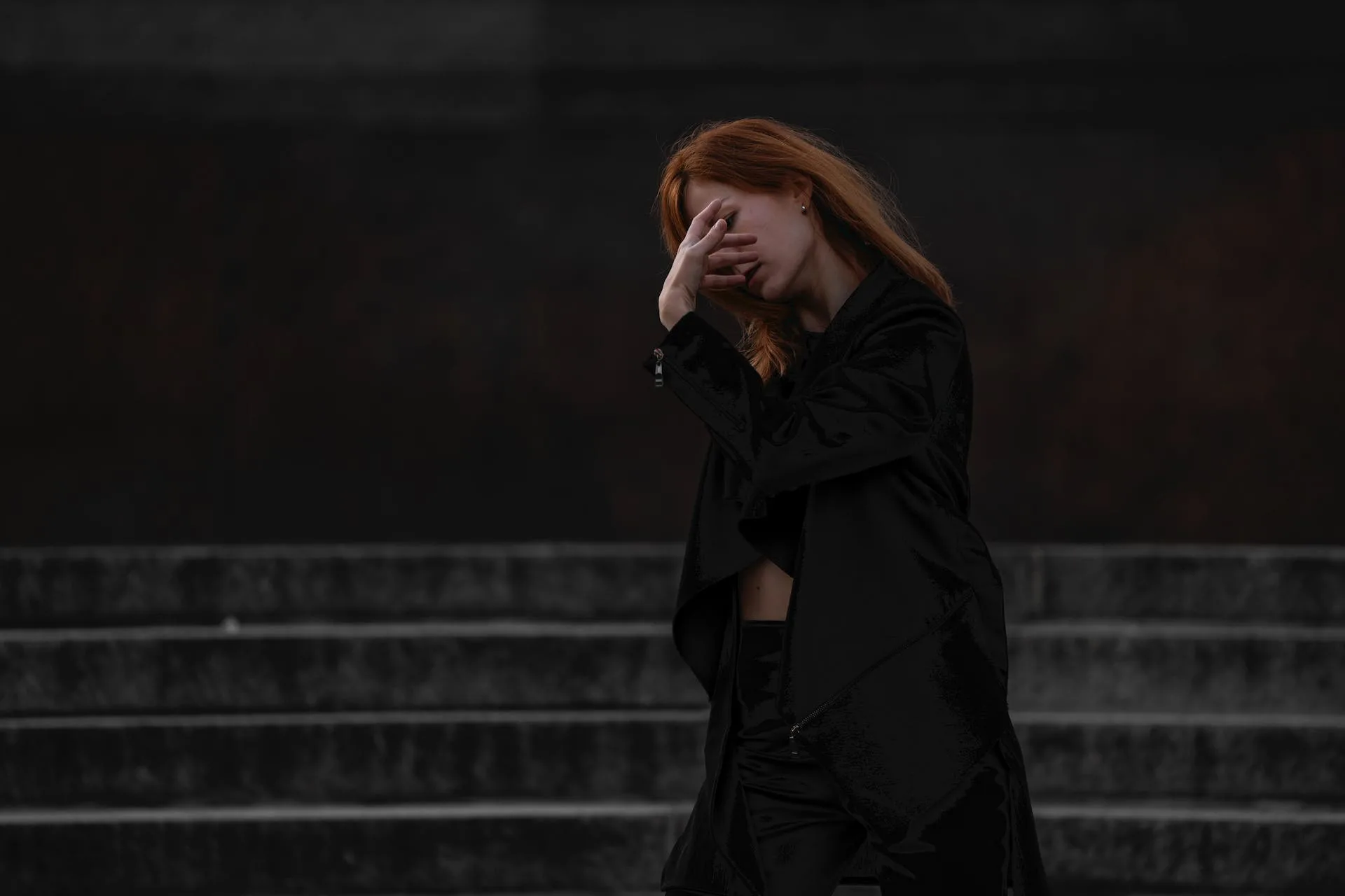 Лише 55% жінок в Україні почуваються в безпеці, а домашнє насильство вважають проблемою дедалі менше людей — опитування