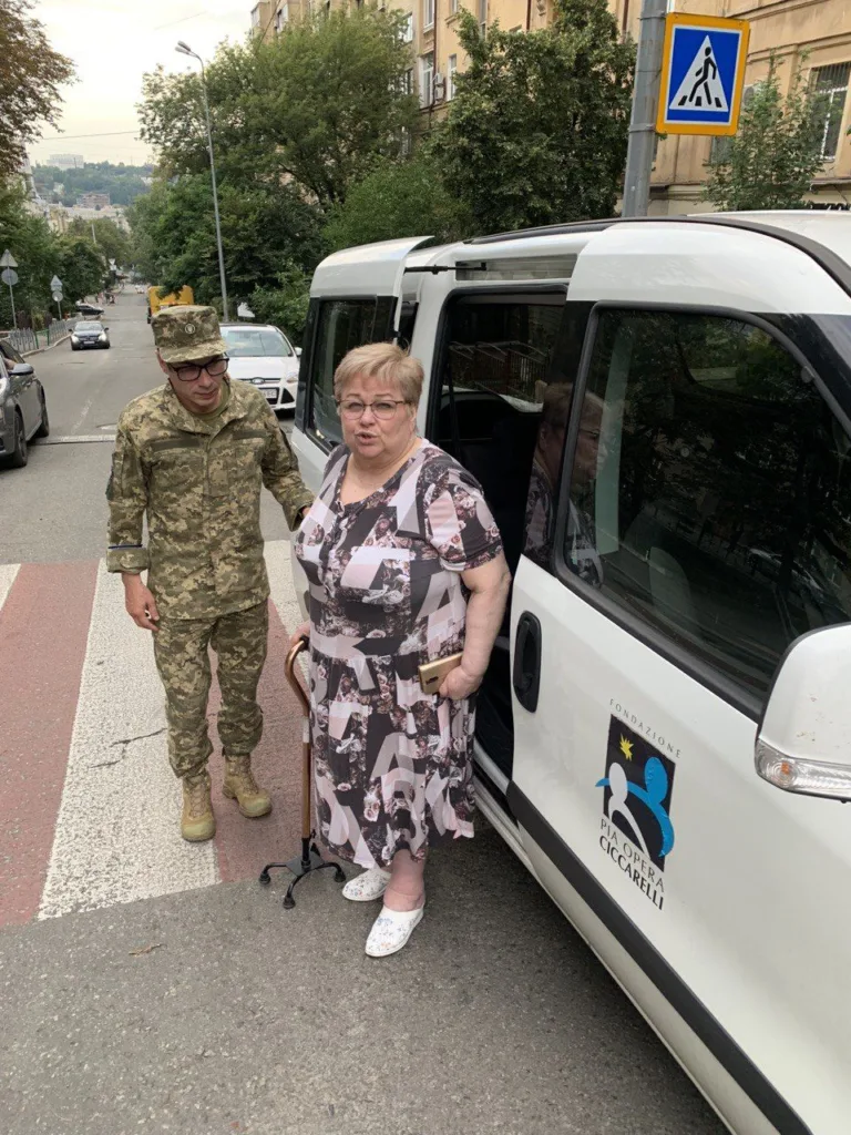 Евакуюватися не можна залишитися. Як жінкам з інвалідністю отримати допомогу під час війни