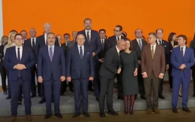 Очільник МЗС Хорватії Гордан Грлич Радман «напав із поцілунком» на німецьку міністерку Анналену Бербок
