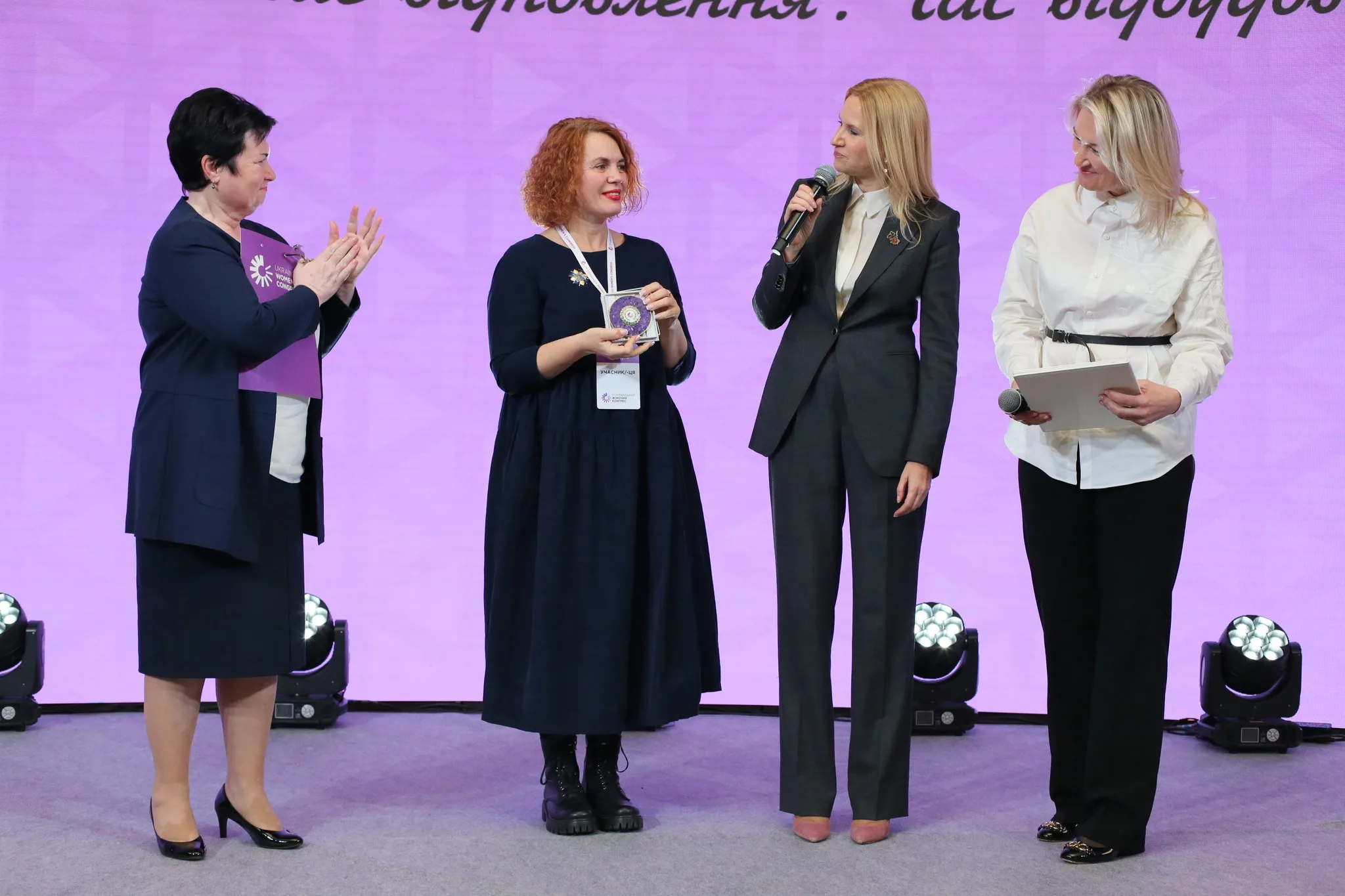 Лікарка та волонтерка Наталія Лелюх отримала першу відзнаку Українського жіночого конгресу