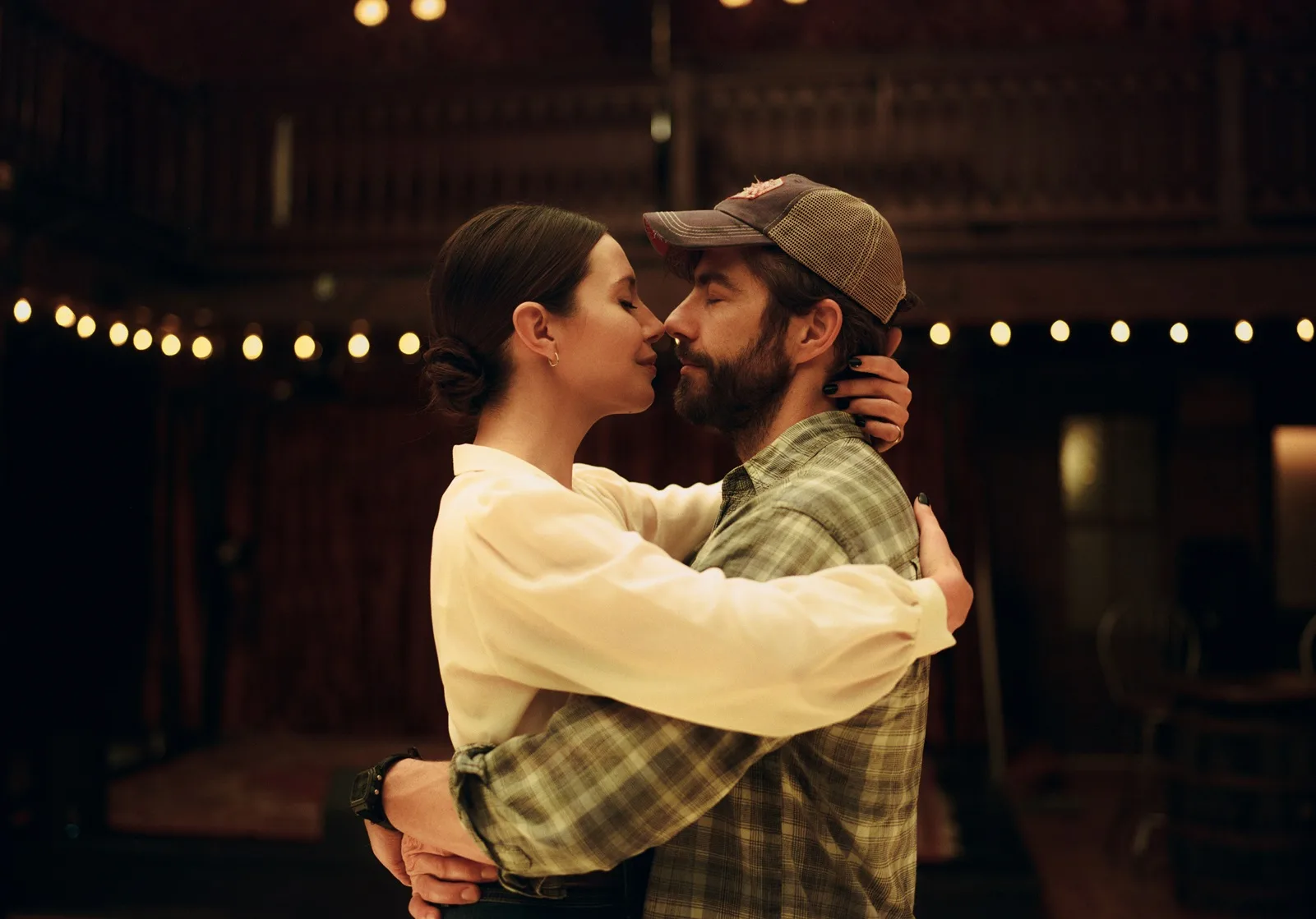 В Україні покажуть романтичну комедію з програми Каннського кінофестивалю «Кохання без заморочок»